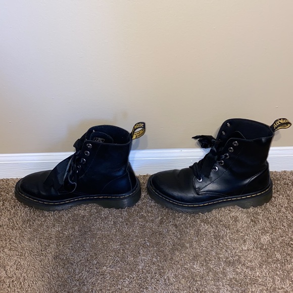 Dr. Martens - Picture 2 of 7